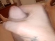 Tutto arrapato mi sparo una sega esce tanta sborra e piscio dopo sborrato 3/16