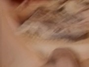 Tutto arrapato mi sparo una sega esce tanta sborra e piscio dopo sborrato 6/16