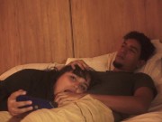 mi hermanastro se le empieza a poner muy dura mientras miramos una pelicula 11/16