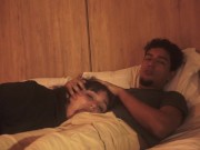 mi hermanastro se le empieza a poner muy dura mientras miramos una pelicula 13/16