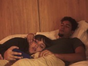 mi hermanastro se le empieza a poner muy dura mientras miramos una pelicula 7/16