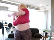 Mae Montgomery Streches Her Pussy with Her Toy 2/16