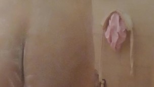 ¡Taking a little shower!