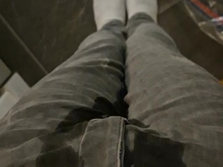 Quick pants pissing