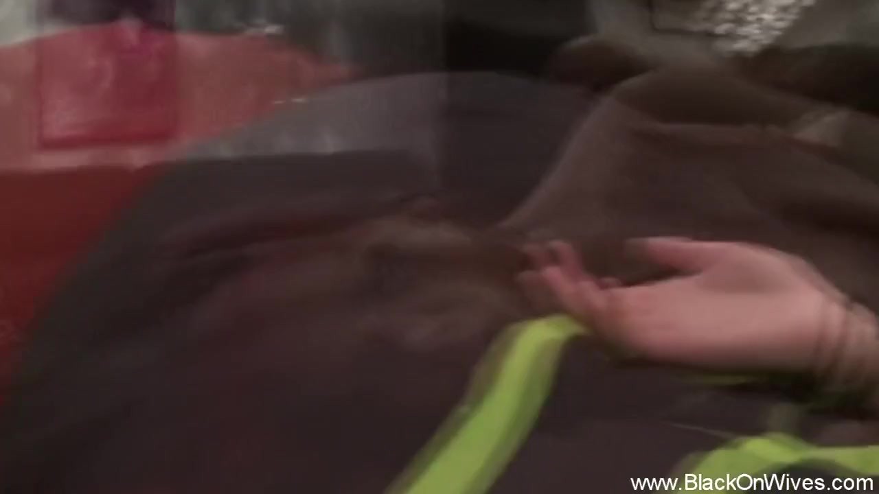 Married Wife Cheats On Hubby wITH bbc - 無料セックスビデオ - RedTube