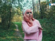 Няшка-лесбиянка заблудилась в лесу и нарвалась на хуй лесника. 10/16