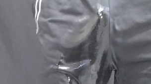 短パン小僧が現れた！だが、おしっこを我慢しているようだ・・・