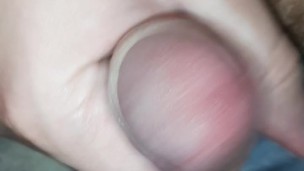 Член этого ненасытного мишки так близок, что может попасть в твою дырочку. Медведь соло дрочит