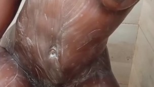 Un rico masaje con crema por todo el cuerpo