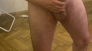 Guy does himself in front of a mirror