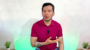 Hombre maduro americano tiene de amante a joven twink español en las vacaciones! Relato sexual