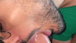 follando la garganta de mi sexy amigo