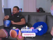 Le da una erección mientras ve una pelicula con su hermanastra jenifer play 1/16