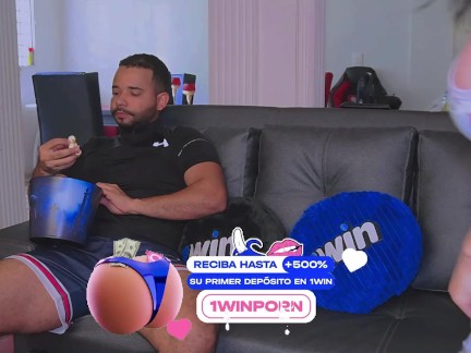 Le da una erección mientras ve una pelicula con su hermanastra jenifer play