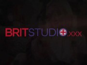 Stunning British Girl Fucks Herself With A Toy Until She Cums 1/16