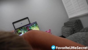 18 Year Old Girlfriend Get Nutted on While Parents Aren't Home!