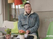 Ersties - Entschlossen macht Josie L es sich selbst auf der Küchentheke 6/16