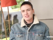 Ersties - Entschlossen macht Josie L es sich selbst auf der Küchentheke 7/16