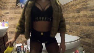 preview-MilfyCalla- Pee play in bathtub while wearing a fur coat and pantyhose 198