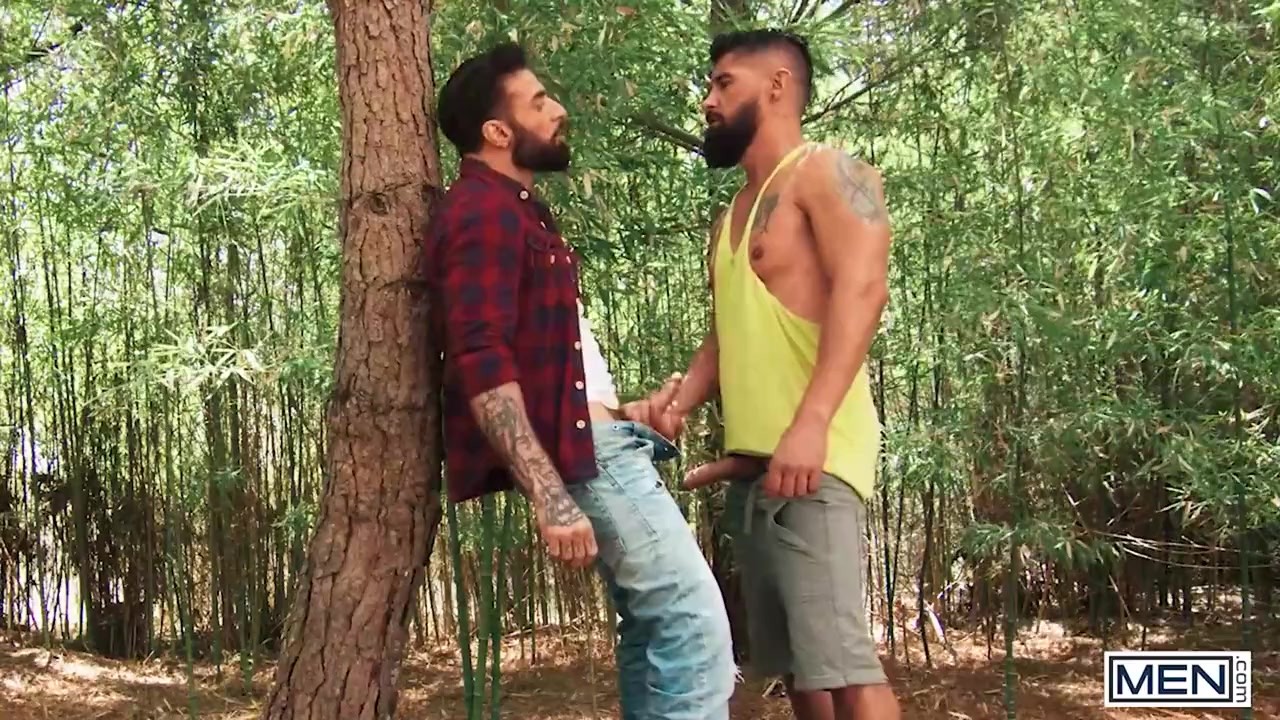 MEN - Justin Jett Finds Scott Carter Jerking Off And Promptly Joins In For An Ass Fuck In The Park - 無料セックスビデオ - RedTube