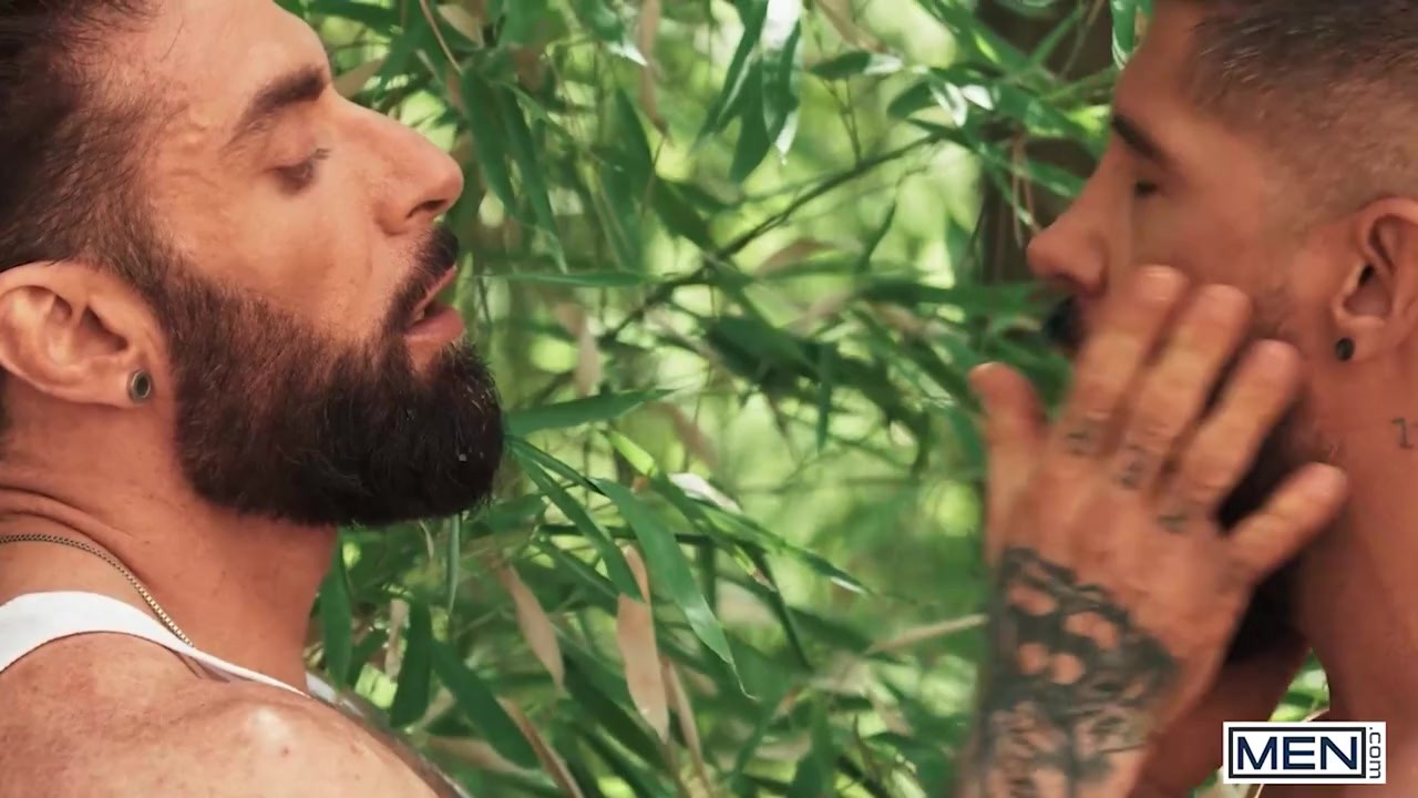 MEN - Justin Jett Finds Scott Carter Jerking Off And Promptly Joins In For An Ass Fuck In The Park - 無料セックスビデオ - RedTube