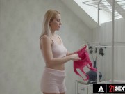 Hot Cumshot On Face After Steamy Sex 1/16