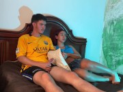 VEO LA Tv CON MI HERMANASTRA Y LA PONGO A CHUPAR MI POLLA 6/16