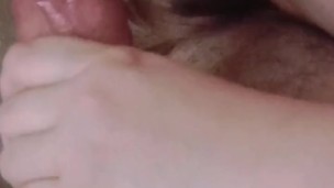 Aprendiendo a mamar una verga grande hasta que entre toda