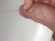 Fiumi di sborra e piscio immaginando di chiavare piedi e culo 16/16