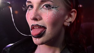 GOTH TGIRL DEEPTHROATS & DROOLS