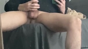 Masturbacion de joven twink frente el espejo