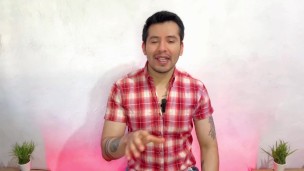 Amigo hetero dotado deja que su amigo gay le de sexo oral a sus 23cm de vergota! relato sexual