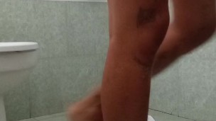 Being a good slave washing clothes on the floor and then masturbate with high water pressure