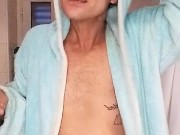 Tutto arrapato mi sego sotto la doccia pipì finale 10/16