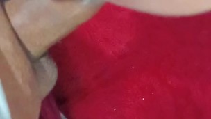 ALUMNO FOLLANDO LA BOCA DE SU COMPAÑERA DE CLASES MIENTRAS LE ESCURREN FLUIDOS Y SALI