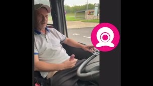 I show my cock in the gay parking lot