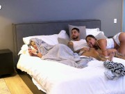 Cornuda Esposa Kourtney Love Distraida Mientras Follo Con Su Marido - Yorgelis Carrillo 3/16