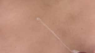 Mi cuñada tiene pies muy sensuales NO ME PUDE CONTENER cuando sale de bañarse