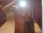 Arrapatissimo sborro un litro di sperma nello specchio 10/16