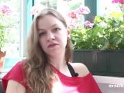 Ersties - Die Berliner Studentin Matilda kommt mit einem Vibrator zum Höhepunkt 13/16