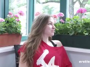 Ersties - Die Berliner Studentin Matilda kommt mit einem Vibrator zum Höhepunkt 3/16