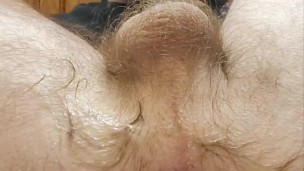 White boy loves to cum with his hole