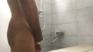 නාන ගමන් අතේ ගහනවා.