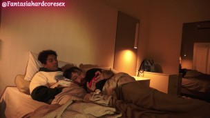 Complot con mi hermanastra para recibir una buena mamada antes de que nos descubran