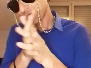 Sborro con camicia ed occhiali 1/16