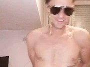 Sborro con camicia ed occhiali 2/16