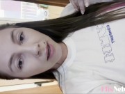 Loira peituda se masturba com seu brinquedinho favorito no banho e goza gostoso 1/16