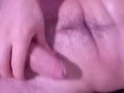 chico cachondo se MASTURBA viendo porno y TRAGA su LECHE 6/16