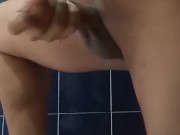 Masturbación en el baño con semen abundante 2/16