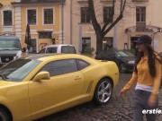 Ersties - Milena kommt in ihrem gelben Camaro auf Touren 2/16